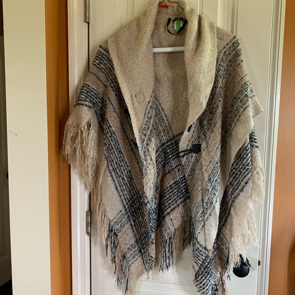 Beige and black shawl